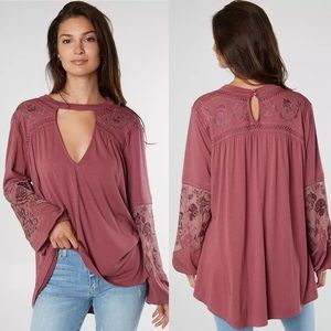 NWT Gimmicks from Buckle Keyhole Tunic Top
Size Small